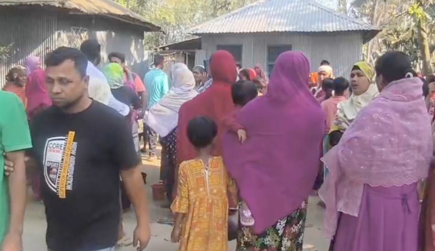 বাড়ির উঠানে মিলল দাদির রক্তাক্ত মরদেহ পাশে সরিষাক্ষেতে নাতনির বিবস্ত্র মরদেহ